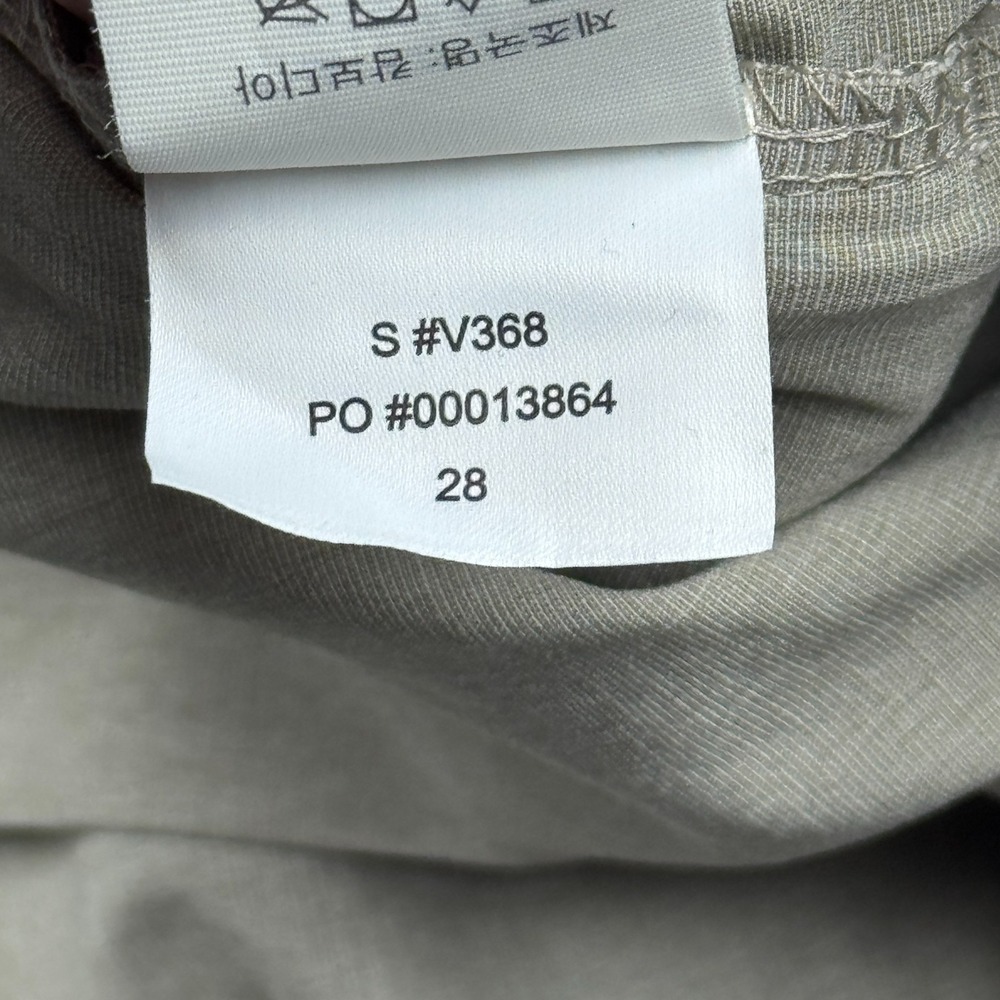 Vuori Aim Shorts Mens 28 Beige Chino Athletic Hiking Outdoor Flat Front V368 - Picture 5 of 14